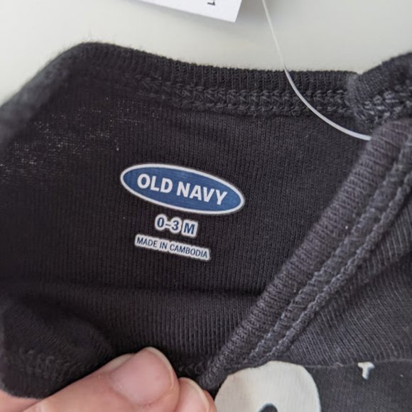 NWT Old Navy Black "FaBOOlous" Onesie 0-3m - Picture 2 of 5